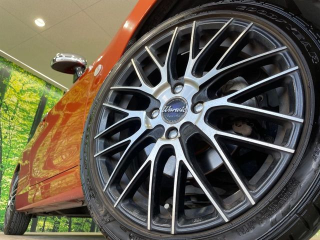 �y16�C���`�A���~�z�C�[���z�O�ςɃ}�b�`�����A���~�z�C�[���𑕒����Ă���܂��B�e��A���~�z�C�[����A�X�^�b�h���X�^�C�����戵�����Ă���܂��B���񂲑��k����������