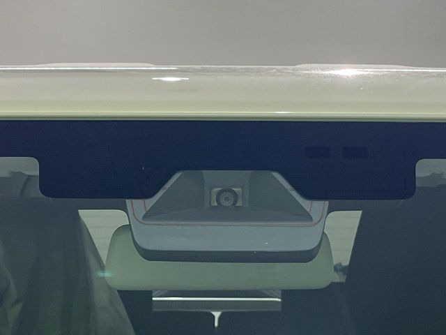 【スズキ セーフティサポート】走行中に前方の車両等を認識し、衝突しそうな時は警報とブレーキで衝突回避と被害軽減をアシスト。より安全にドライブをお楽しみいただけます。