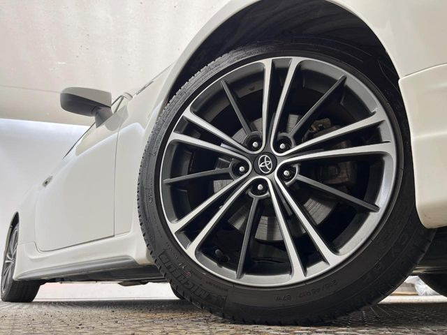 �y����17�C���`�A���~�z�C�[���z�O�ςɃ}�b�`���������A���~�z�C�[���𑕒����Ă���܂��B�e��ЊO�A���~�z�C�[����A�X�^�b�h���X�^�C�����戵�����Ă���܂��B���񂲑��k����������