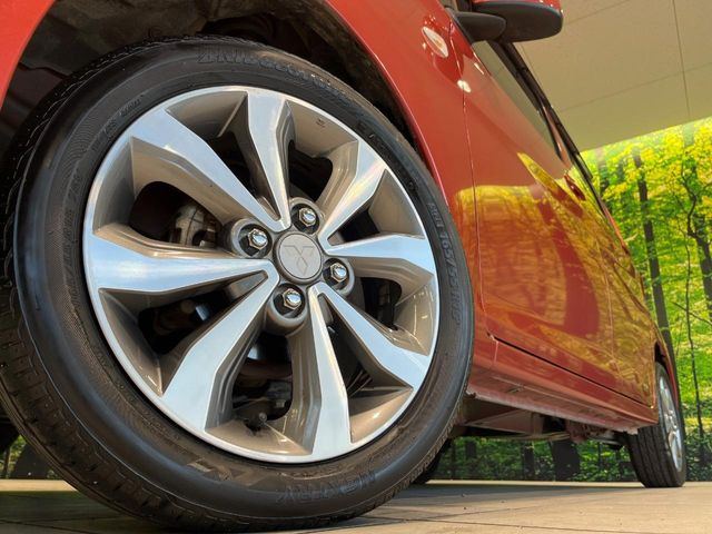 �y����15�C���`�A���~�z�C�[���z�O�ςɃ}�b�`���������A���~�z�C�[���𑕒����Ă���܂��B�e��ЊO�A���~�z�C�[����A�X�^�b�h���X�^�C�����戵�����Ă���܂��B���񂲑��k����������