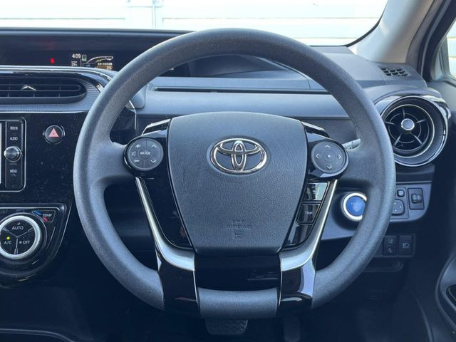 インテリアに合わせたデザインのステアリングは、運転される方のことも考え、運転しやすい形状、大きさです。是非一度、実際に触ってお確かめください。