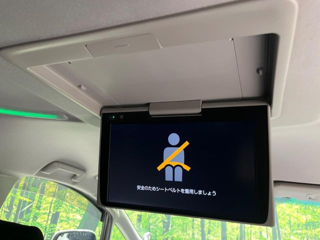 【フリップダウンモニター】大画面モニターで後席でもエンタメをお楽しみいただけます。小さなお子様にも大人気の装備です♪