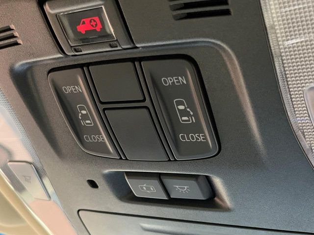 【両側パワースライドドア】スマートキーや運転席のスイッチで後席両側スライドドアの開閉が可能♪電動だから力を入れてドアを開ける必要が無く、小さなお子様でも簡単に開け閉めでき快適です♪