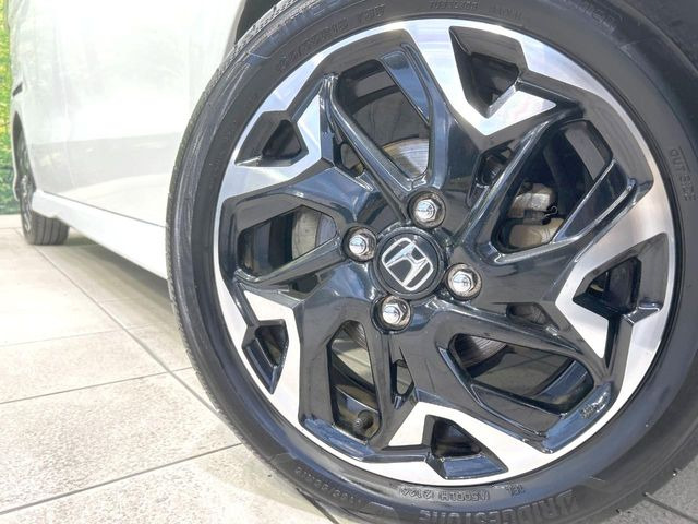 �y����15�C���`�A���~�z�C�[���z�O�ςɃ}�b�`���������A���~�z�C�[���𑕒����Ă���܂��B�e��ЊO�A���~�z�C�[����A�X�^�b�h���X�^�C�����戵�����Ă���܂��B���񂲑��k����������