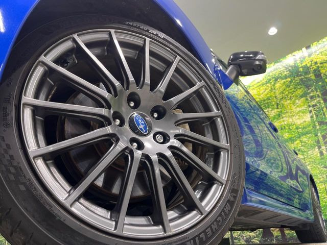 �y����18�C���`�A���~�z�C�[���z�O�ςɃ}�b�`���������A���~�z�C�[���𑕒����Ă���܂��B�e��ЊO�A���~�z�C�[����A�X�^�b�h���X�^�C�����戵�����Ă���܂��B���񂲑��k����������
