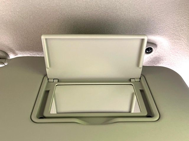 �y�o�j�e�B�~���[�z�T���o�C�U�[���ɐݒu���ꂽ�~���[�Őg�����Ȃ݃`�F�b�N!������Ƃ������C�N�����ɂ����􂵂܂���