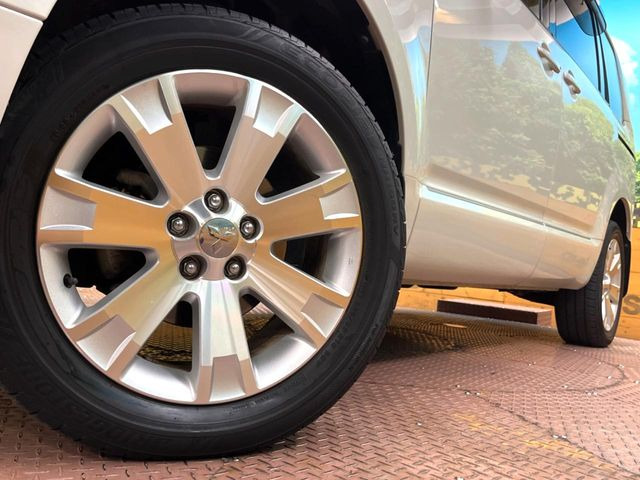 �y����18�C���`�A���~�z�C�[���z�O�ςɃ}�b�`���������A���~�z�C�[���𑕒����Ă���܂��B�e��ЊO�A���~�z�C�[����A�X�^�b�h���X�^�C�����戵�����Ă���܂��B���񂲑��k����������