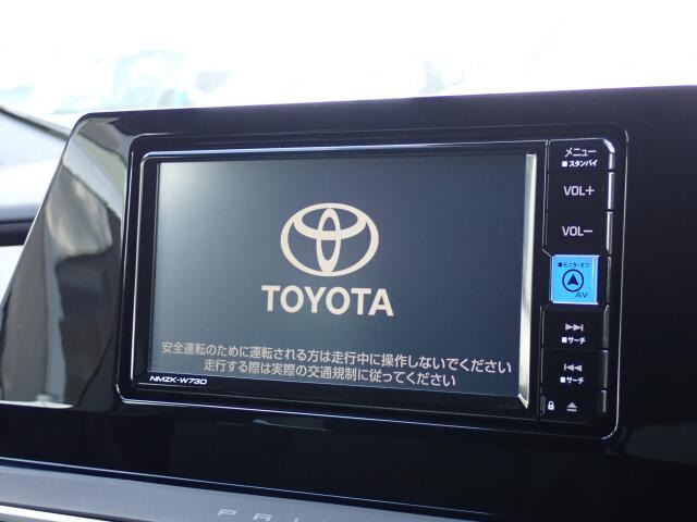 純正ナビになります。