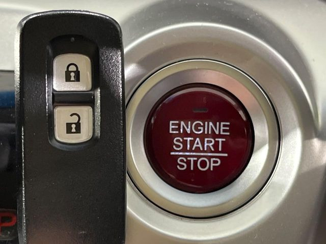 �yHonda�X�}�[�g�L�[�z�J�o����|�P�b�g�ɓ��ꂽ�܂܂ł��h�A�̎{���E�������\�ȃX�}�[�g�L�[�𑕔��B�G���W���̃I���E�I�t�����J�M�����o���K�v����������Ƃ��Ă��֗��ł���