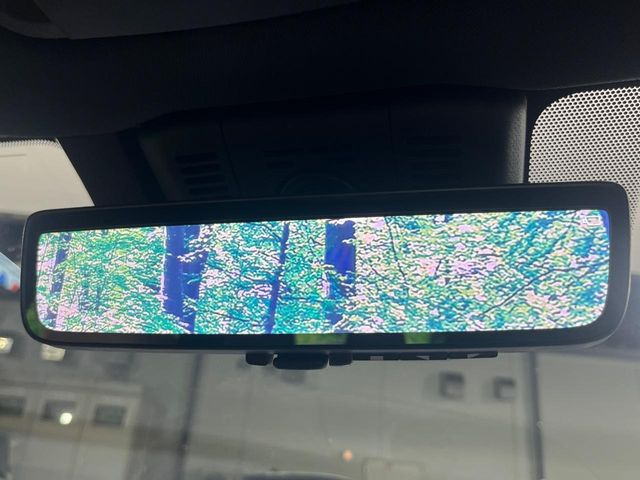 【デジタルインナーミラー】後席の大きな荷物や同乗者で後方が確認しづらい時でも安心!カメラが撮影した車両後方の映像をルームミラー内に表示。クリアな視界で状況の確認が可能です!