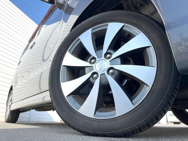 �y����15�C���`�A���~�z�C�[���z�O�ςɃ}�b�`���������A���~�z�C�[���𑕒����Ă���܂��B�e��ЊO�A���~�z�C�[����A�X�^�b�h���X�^�C�����戵�����Ă���܂��B���񂲑��k����������