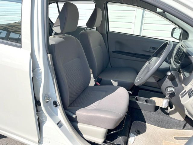 運転席シート廻りは使用感も少なく、良好な状態となっています。丁寧に使われていたことがよくわかりますね。