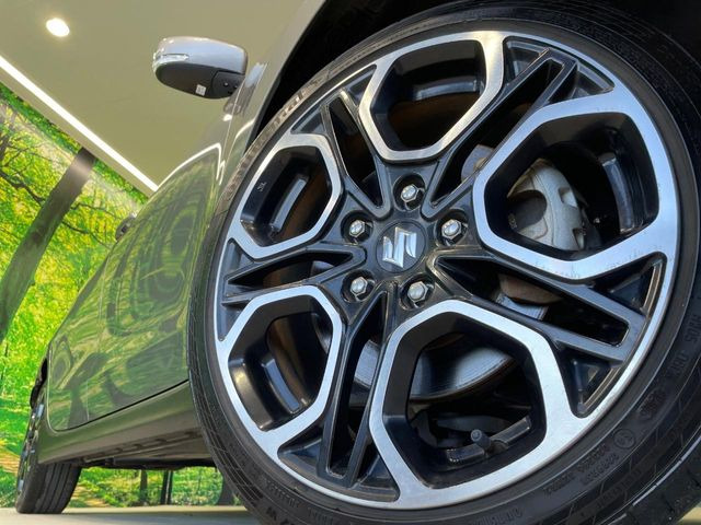 �y����17�C���`�A���~�z�C�[���z�O�ςɃ}�b�`���������A���~�z�C�[���𑕒����Ă���܂��B�e��ЊO�A���~�z�C�[����A�X�^�b�h���X�^�C�����戵�����Ă���܂��B���񂲑��k����������