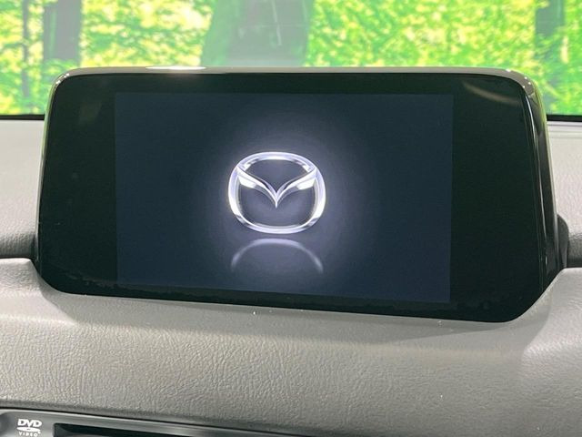 【マツダコネクトナビ】車内の雰囲気にマッチした一体型タイプのナビ。各種車輌設定やBluetooth再生等、様々な機能が楽しめます。直感的なダイヤル操作が可能で、使い勝手も良好です。
