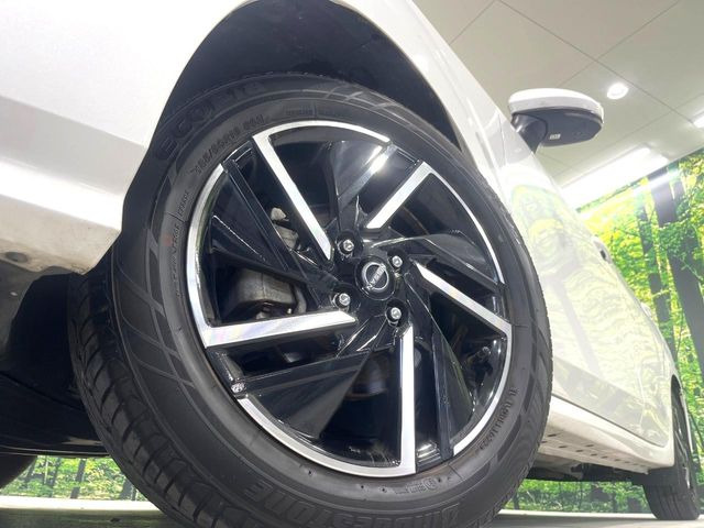 �y����16�C���`�A���~�z�C�[���z�O�ςɃ}�b�`���������A���~�z�C�[���𑕒����Ă���܂��B�e��ЊO�A���~�z�C�[����A�X�^�b�h���X�^�C�����戵�����Ă���܂��B���񂲑��k����������