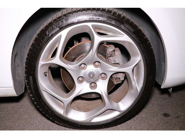 ���m�[ ���K�[�k�G�X�e�[�g GT�̃^�C���ƃz�C�[���̏�Ԃł��B�����܂ŕ�����₷���B�e���Ă��܂��B