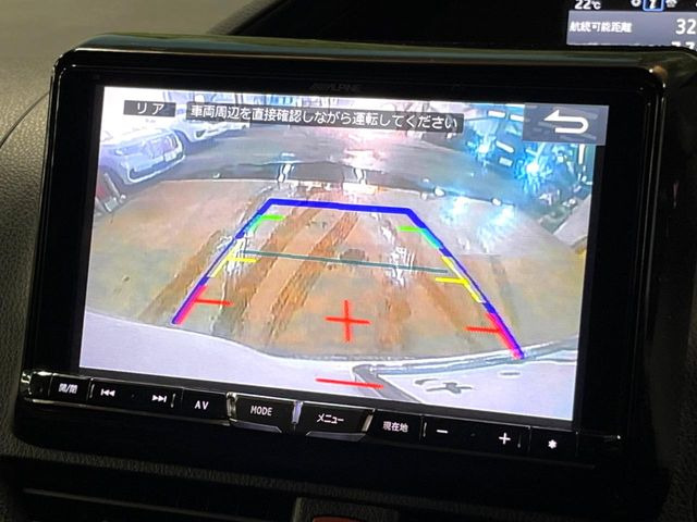 【バックカメラ】駐車時に後方がリアルタイム映像で確認できます。大型商業施設や立体駐車場での駐車時や、夜間のバック時に大活躍!運転スキルに関わらず、今や必須となった装備のひとつです!