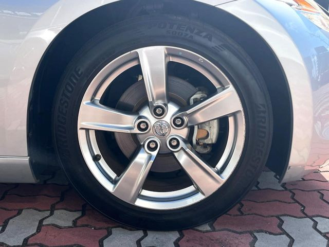 �y����18�C���`�A���~�z�C�[���z�O�ςɃ}�b�`���������A���~�z�C�[���𑕒����Ă���܂��B�e��ЊO�A���~�z�C�[����A�X�^�b�h���X�^�C�����戵�����Ă���܂��B���񂲑��k����������