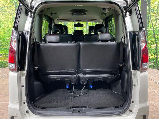普段のお買い物や通勤、送迎等に十分な荷室スペースを確保しております。セカンドシートを倒すと、大きな荷物の積載も可能です♪