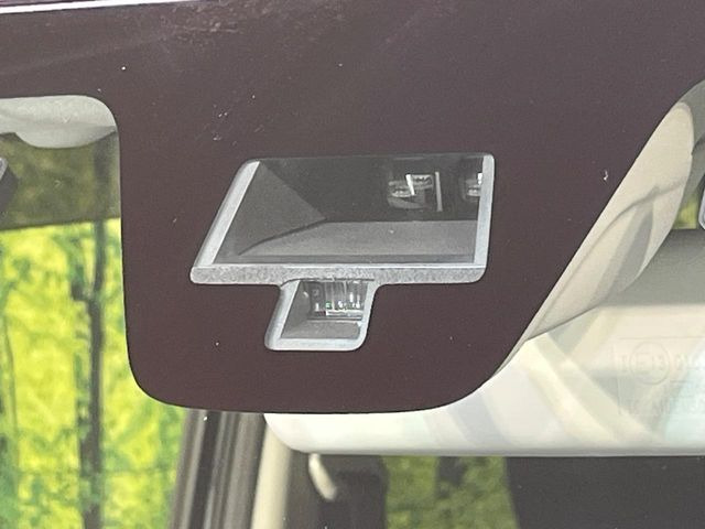 【スズキ セーフティサポート】走行中に前方の車両等を認識し、衝突しそうな時は警報とブレーキで衝突回避と被害軽減をアシスト。より安全にドライブをお楽しみいただけます。
