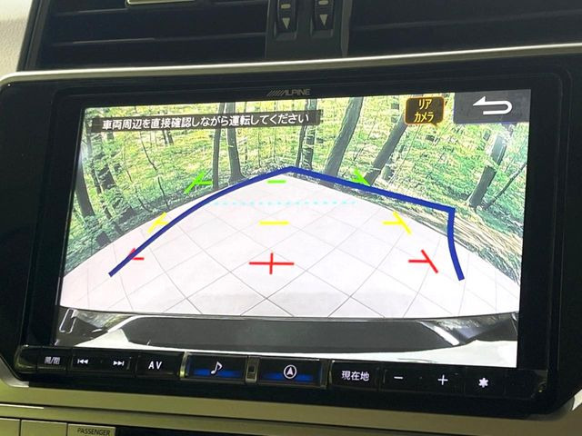 【バックカメラ】駐車時に後方がリアルタイム映像で確認できます。大型商業施設や立体駐車場での駐車時や、夜間のバック時に大活躍!運転スキルに関わらず、今や必須となった装備のひとつです!