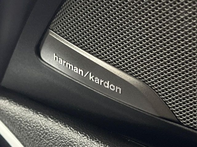 ●harman/kardonサウンドシステム:オーディオ専門メーカーが手掛けるプレミアムスピーカーを装備。多数のスピーカーから、音の粒立ちまで分かる高品質な音楽をお楽しみいただけます。