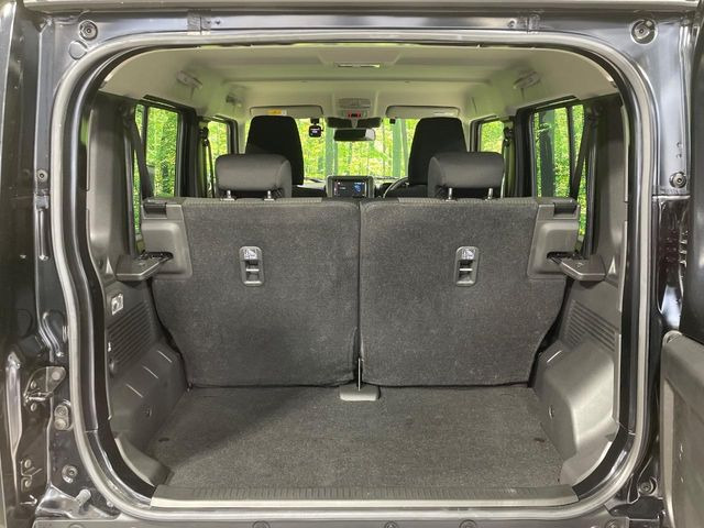 普段のお買い物や通勤、送迎等に十分な荷室スペースを確保しております。セカンドシートを倒すと、大きな荷物の積載も可能です♪