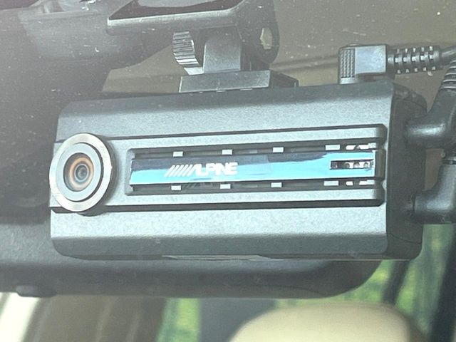【ドライブレコーダー】ドライブレコーダー装備!走行中はもちろん、あおり運転や事故に遭遇した際、映像で記録し、万一のリスクに備えます。※記録用SDカードはお客様ご自身でご準備いただく必要があります。