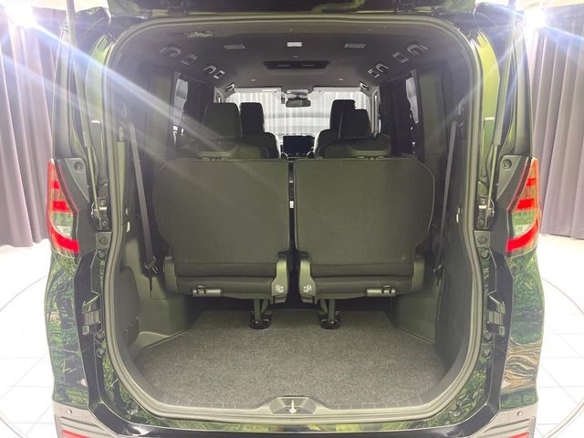 普段のお買い物や通勤、送迎等に十分な荷室スペースを確保しております。セカンドシートを倒すと、大きな荷物の積載も可能です♪