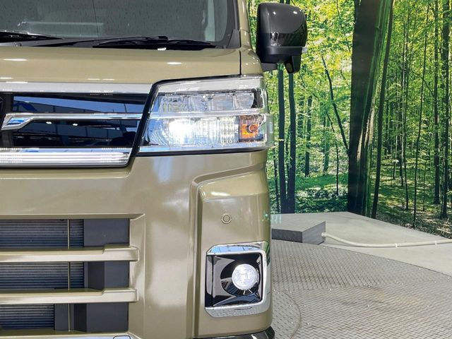 【LEDヘッドライト】悪天候や夜間走行時も良好な視界を確保し安心して運転できる高輝度LEDヘッドライトを装備!点灯速度が早く、消費電力も抑えられています。