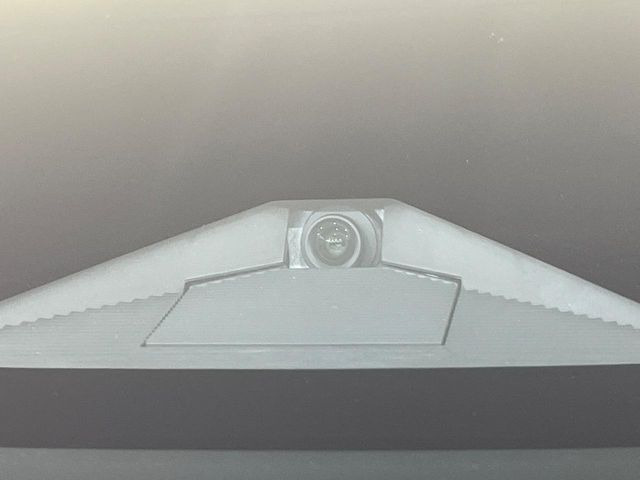 【ホンダセンシング】走行中に前方の車両等を認識し、衝突しそうな時は警報とブレーキで衝突回避と被害軽減をアシスト。より安全にドライブをお楽しみいただけます。