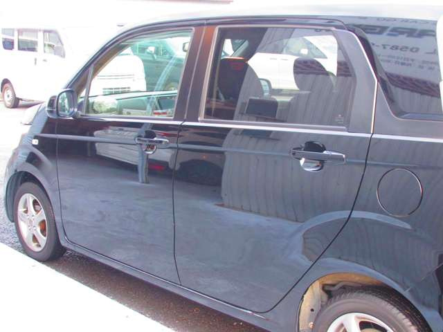 �������܂����u���b�N�̃{�f�B�J���[���X�^�C���b�V���ȃz���_NWGN660G�B�T�C�h�r���[����������ƌ�����h�A�o�C�U�[�𑕔������p���ɂ��z�����Ă��܂��BCARGO���X�ł͑S�Ԍ��Ԋm�F�����{���i����