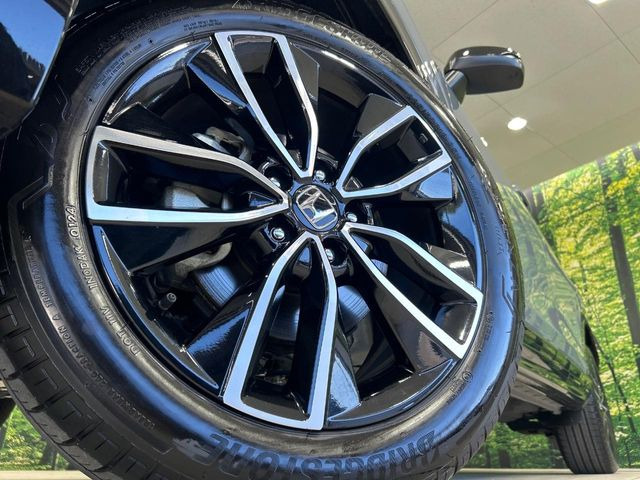 �y����18�C���`�A���~�z�C�[���z�O�ςɃ}�b�`���������A���~�z�C�[���𑕒����Ă���܂��B�e��ЊO�A���~�z�C�[����A�X�^�b�h���X�^�C�����戵�����Ă���܂��B���񂲑��k����������