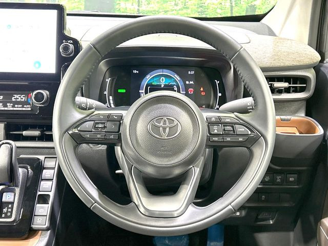 【レーダークルーズコントロール】高速道路での長距離走行が楽に!!自動で速度を保つクルーズコントロールが、衝突軽減システムと連携し、前方の車両を感知して車間を保つように速度調節してくれます!!