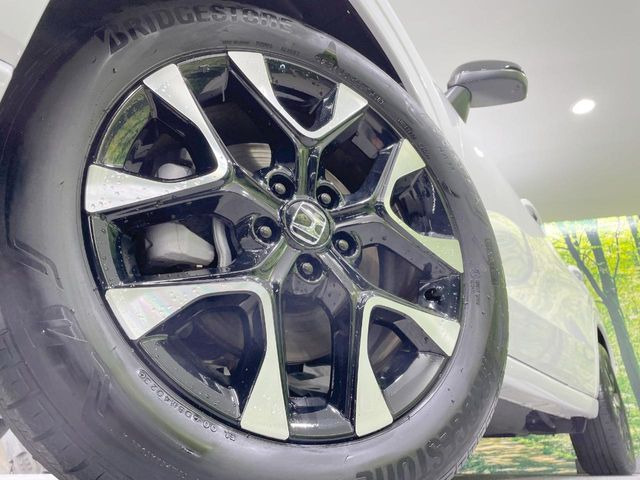 �y����18�C���`�A���~�z�C�[���z�O�ςɃ}�b�`���������A���~�z�C�[���𑕒����Ă���܂��B�e��ЊO�A���~�z�C�[����A�X�^�b�h���X�^�C�����戵�����Ă���܂��B���񂲑��k����������