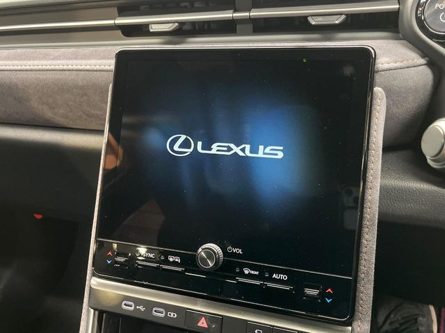 【9.8インチ ディスプレイオーディオ】大画面のディスプレイはAppleCarPlayやAndroidAutoが利用可能。大きな画面でスマホナビアプリ等が利用いただけます♪