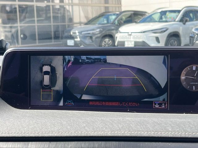 【パノラミックビューモニター】専用のカメラにより、上から見下ろしたような視点で360度クルマの周囲を確認することができます☆死角部分も確認しやすく、狭い場所での切り返しや駐車もスムーズに行えます。