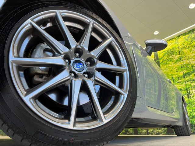 �y����17�C���`�A���~�z�C�[���z�O�ςɃ}�b�`���������A���~�z�C�[���𑕒����Ă���܂��B�e��ЊO�A���~�z�C�[����A�X�^�b�h���X�^�C�����戵�����Ă���܂��B���񂲑��k����������