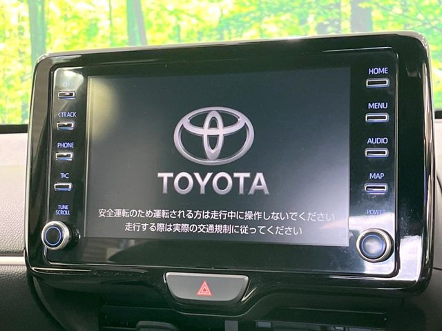 �y8�C���` �f�B�X�v���C�I�[�f�B�I�z���ʂ̃f�B�X�v���C��AppleCarPlay��AndroidAuto�����p�\�B�傫�ȉ�ʂŃX�}�z�i�r�A�v���������p���������܂���