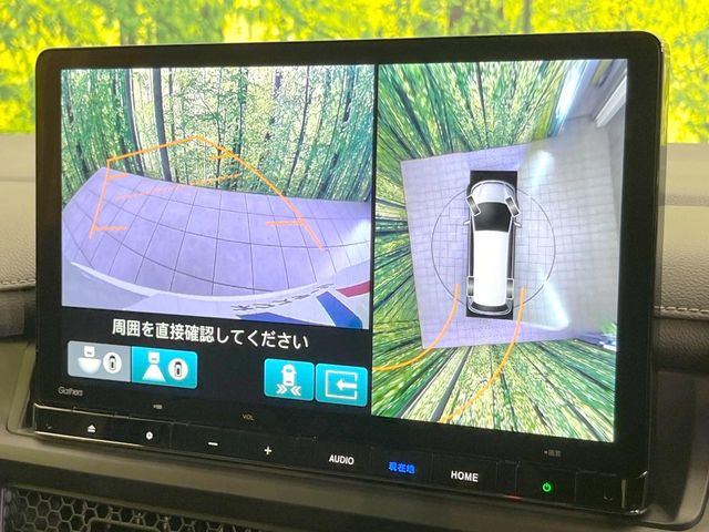 【マルチビューカメラシステム】専用のカメラにより、上から見下ろしたような視点で360度クルマの周囲を確認することができます☆死角部分も確認しやすく、狭い場所での切り返しや駐車もスムーズに行えます。