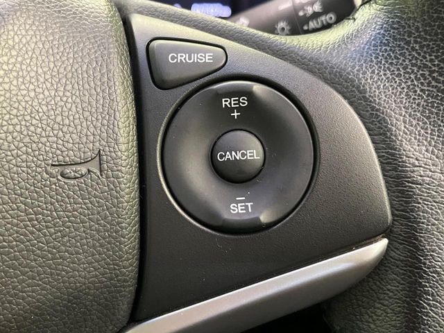 【クルーズコントロール】高速道路もラクラク走行。アクセルを離しても一定速度で走行ができ、長距離運転時の負担を軽減!加速・減速も簡単なスイッチ操作で調整できます。