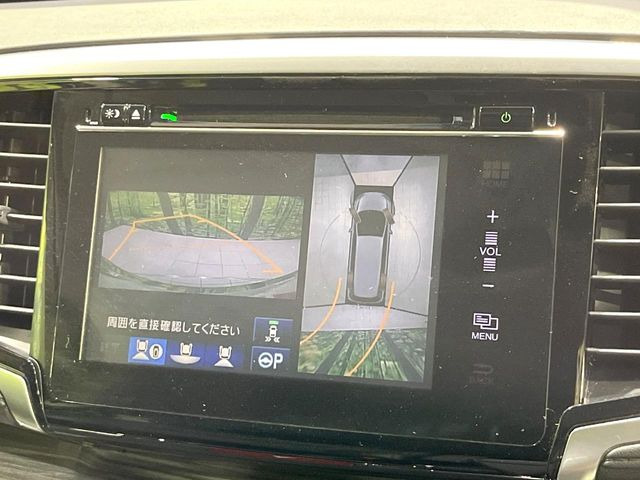 【マルチビューカメラシステム】専用のカメラにより、上から見下ろしたような視点で360度クルマの周囲を確認することができます☆死角部分も確認しやすく、狭い場所での切り返しや駐車もスムーズに行えます。
