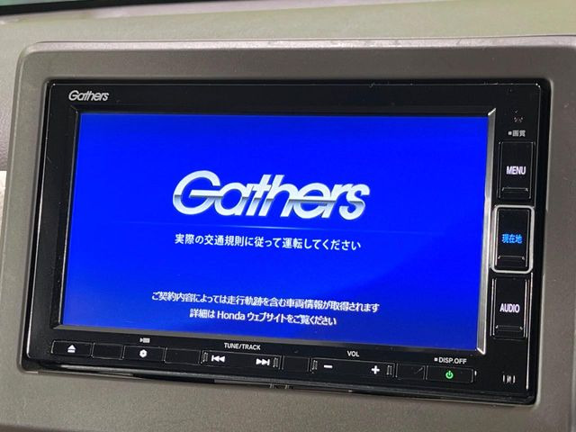 【純正ナビ】人気の純正ナビを装備しております。ナビの使いやすさはもちろん、オーディオ機能も充実!キャンプや旅行はもちろん、通勤や買い物など普段のドライブも楽しくなるはず♪