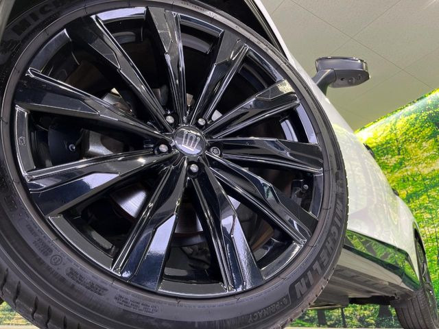 �y����21�C���`�A���~�z�C�[���z�O�ςɃ}�b�`���������A���~�z�C�[���𑕒����Ă���܂��B�e��ЊO�A���~�z�C�[����A�X�^�b�h���X�^�C�����戵�����Ă���܂��B���񂲑��k����������