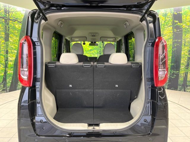 普段のお買い物や通勤、送迎等に十分な荷室スペースを確保しております。セカンドシートを倒すと、大きな荷物の積載も可能です♪