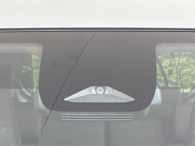 【トヨタセーフティセンス】走行中に前方の車両等を認識し、衝突しそうな時は警報とブレーキで衝突回避と被害軽減をアシスト。より安全にドライブをお楽しみいただけます。