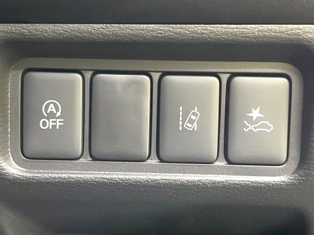 【三菱e-Assist】走行中に前方の車両等を認識し、衝突しそうな時は警報とブレーキで衝突回避と被害軽減をアシスト。より安全にドライブをお楽しみいただけます。