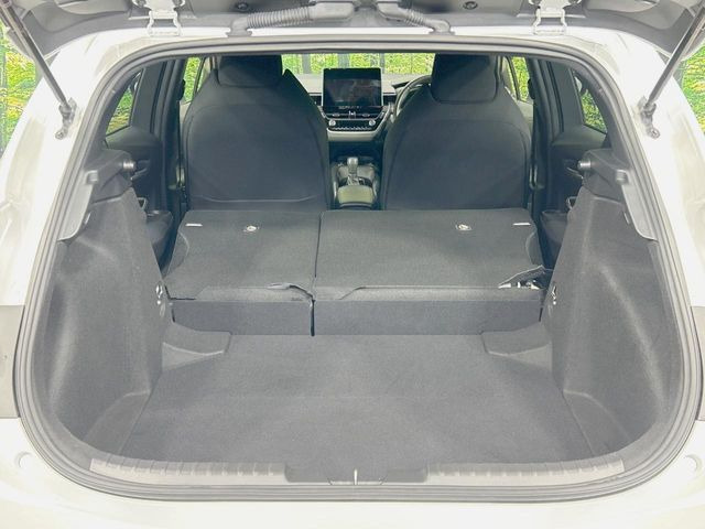 後席を格納すると、これだけの広さが!シーンに合わせたシートアレンジで、大きな荷物も積むことが出来ます♪