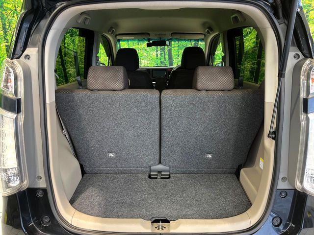 積み下ろしのしやすいデッキにはたっぷりと荷物を積み込んでいただけます。遊びから仕事まで、様々なシーンで頼れます♪