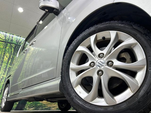 �y����15�C���`�A���~�z�C�[���z�O�ςɃ}�b�`���������A���~�z�C�[���𑕒����Ă���܂��B�e��ЊO�A���~�z�C�[����A�X�^�b�h���X�^�C�����戵�����Ă���܂��B���񂲑��k����������